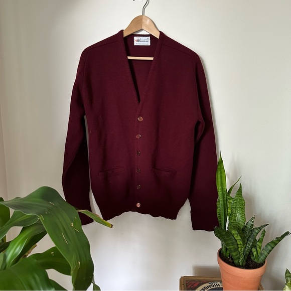 VINTAGE WARREN KNIT MAROON BUTTON DOWN CARDIGAN - Picture 1 of 7